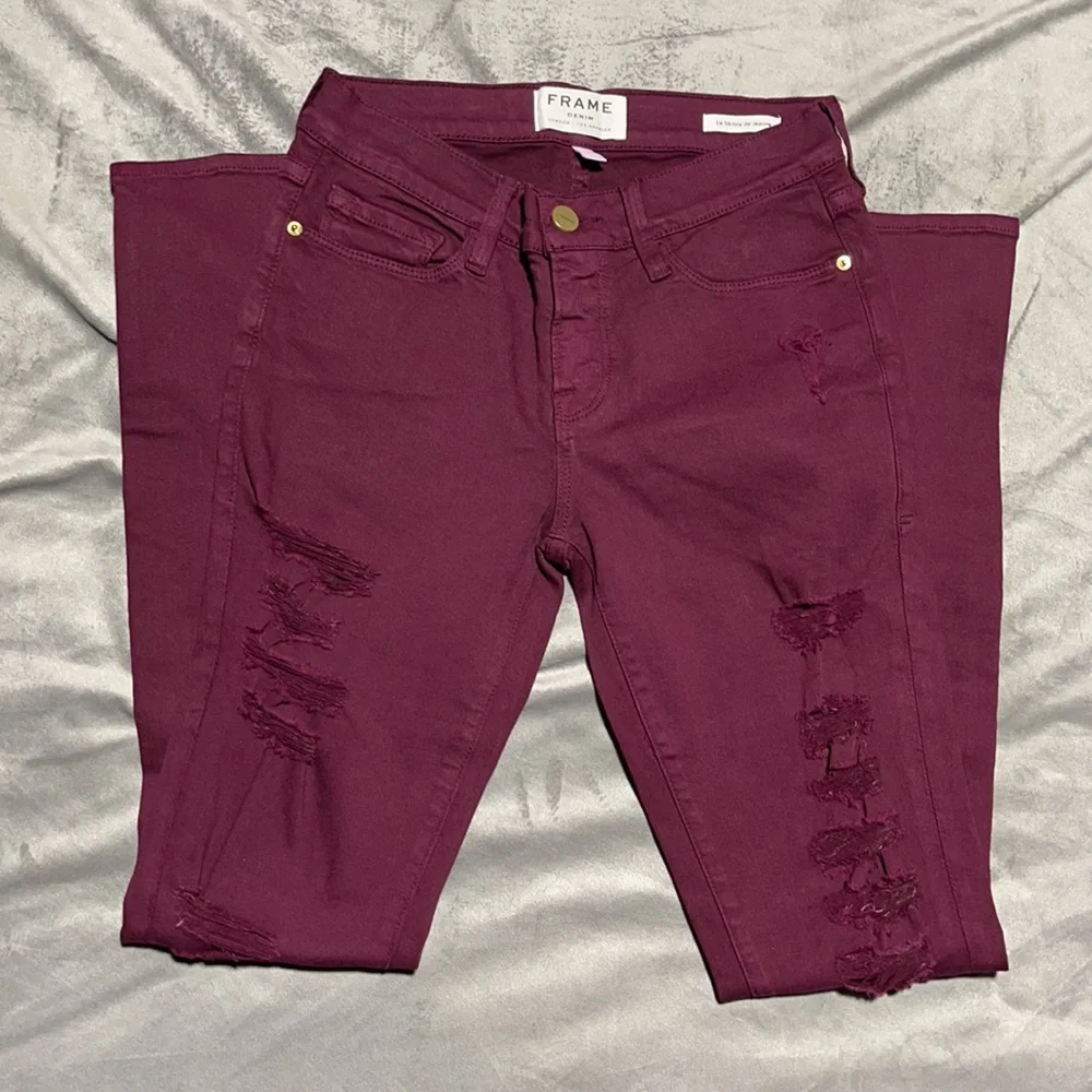 🥰🥰Frame Denim Burgundy Distressed Skinny Jeans🥰🥰 - Picture 4 of 11